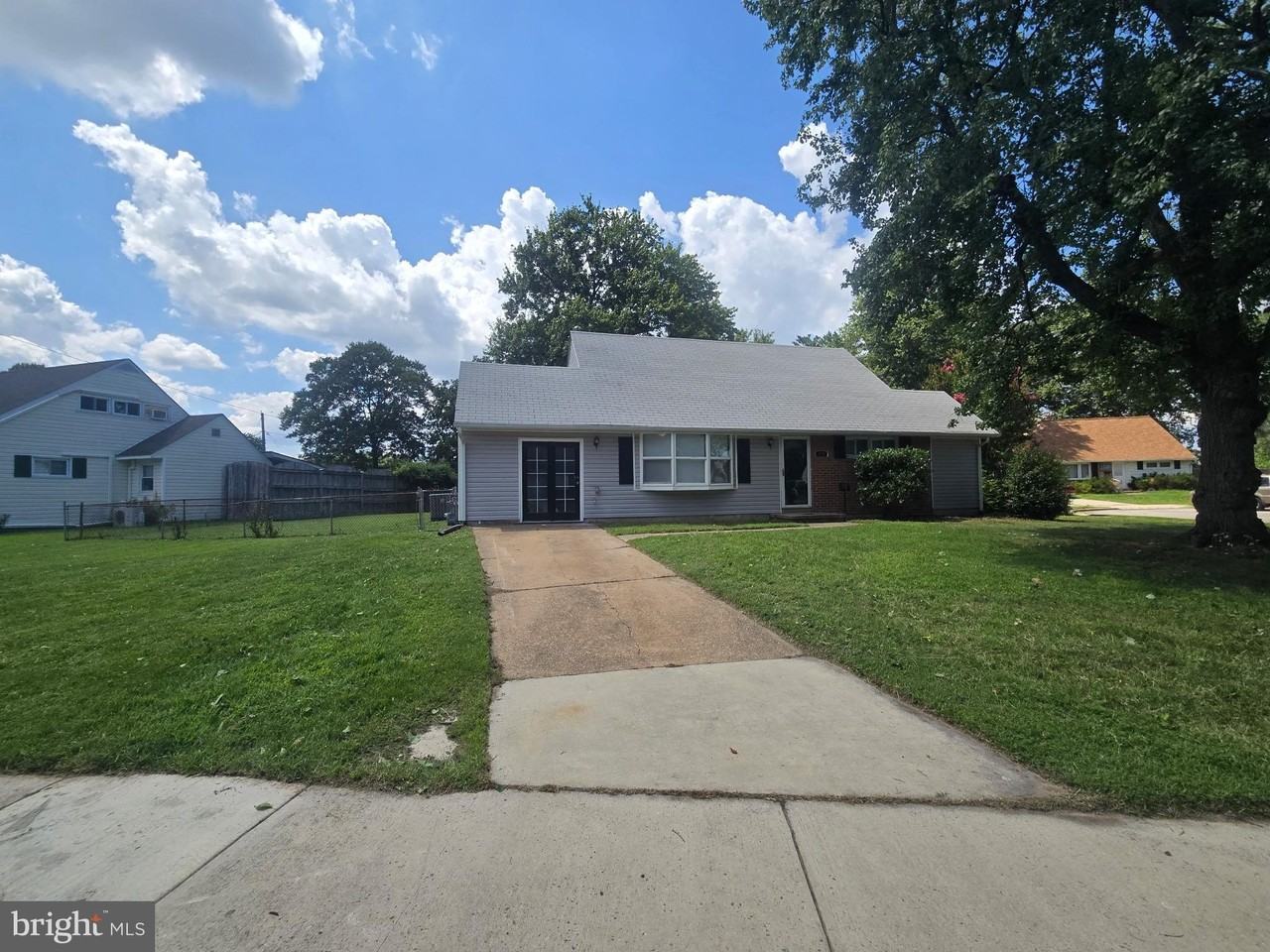 114 S Meadow Dr - Photo 3 of 11