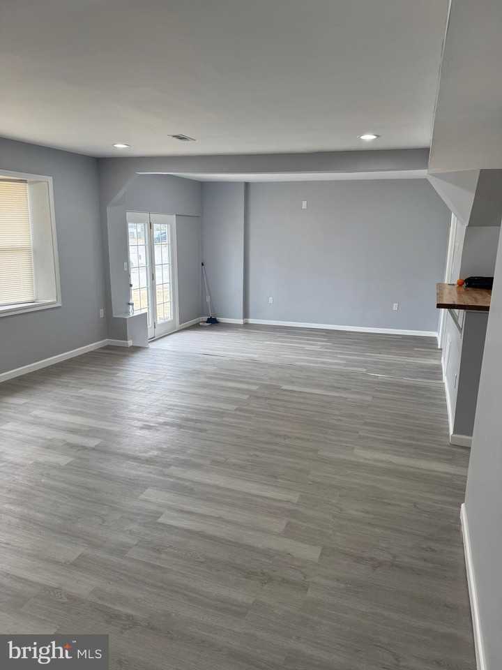114 S Meadow Dr - Photo 4 of 11