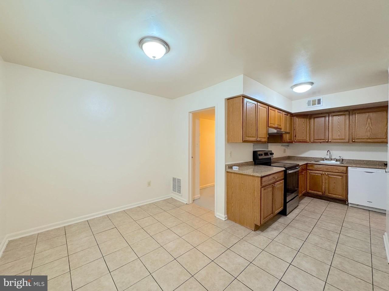 4657 Logsdon Dr - Photo 3 of 20
