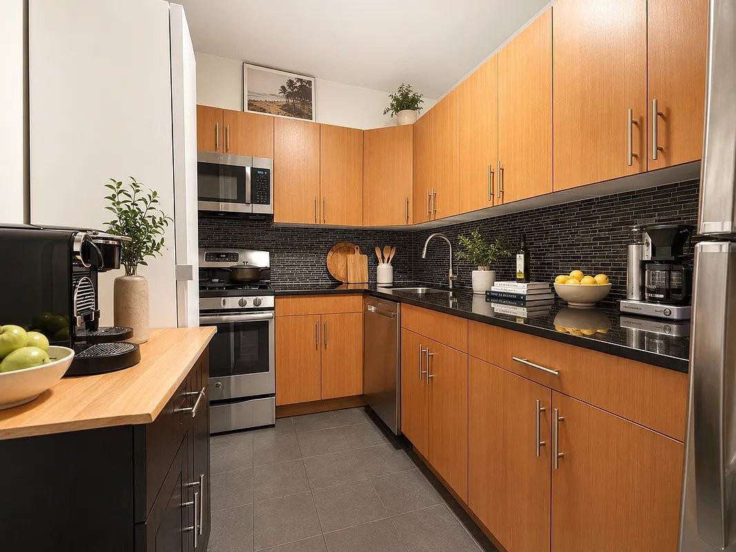 E 2nd St #7D - Photo 6 of 15