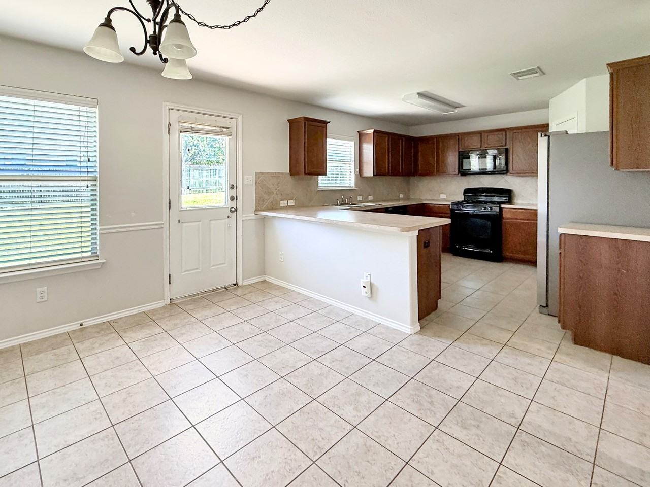 165 Flagstone Trl - Photo 7 of 11