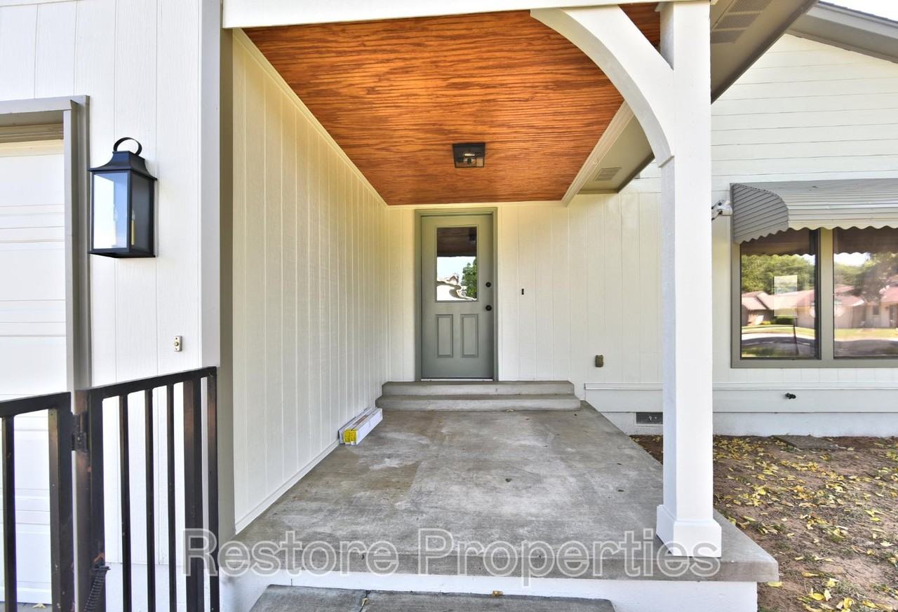1317 N 1st St - Photo 2 of 10
