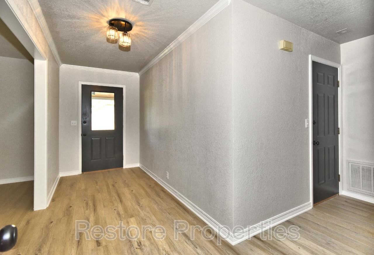 1317 N 1st St - Photo 3 of 10