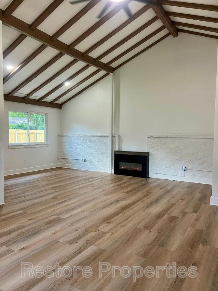 5501 S Newport Ave - Photo 2 of 10