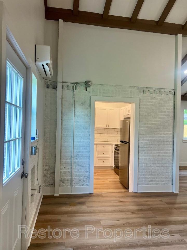 5501 S Newport Ave - Photo 3 of 10