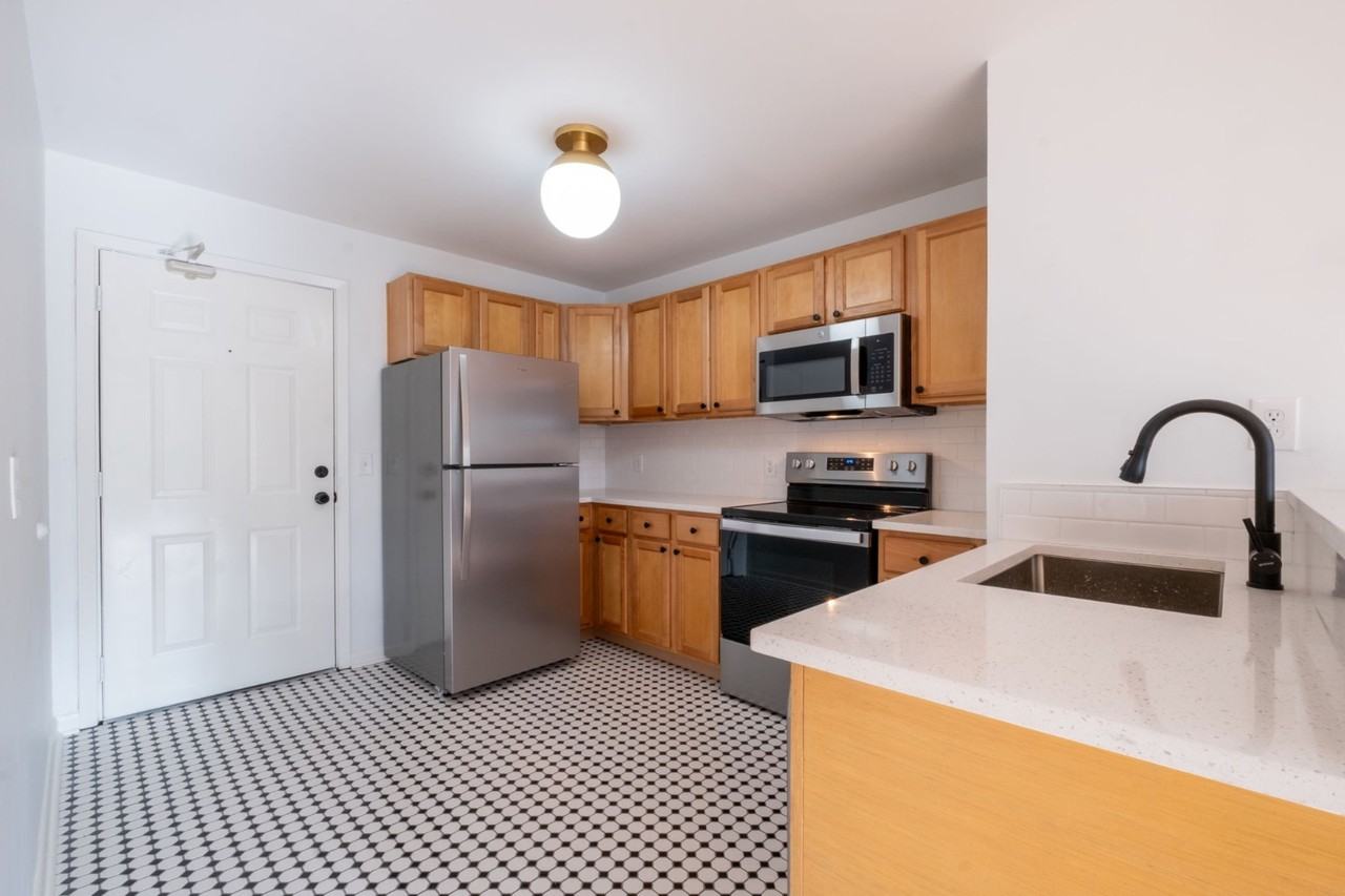 1437 Lucile Avenue Southwest - Photo 2 of 10