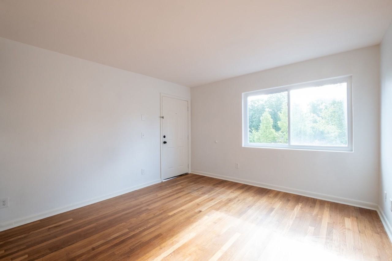 1437 Lucile Avenue Southwest - Photo 4 of 10