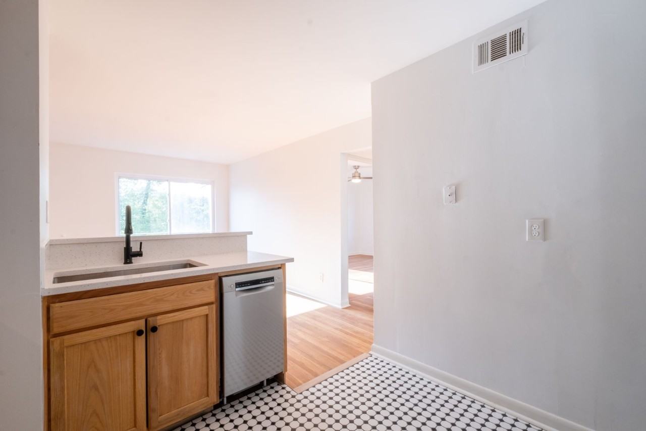 1437 Lucile Avenue Southwest - Photo 6 of 10