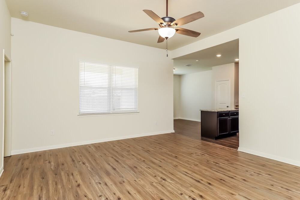 7928 Bluewater Cv - Photo 5 of 16