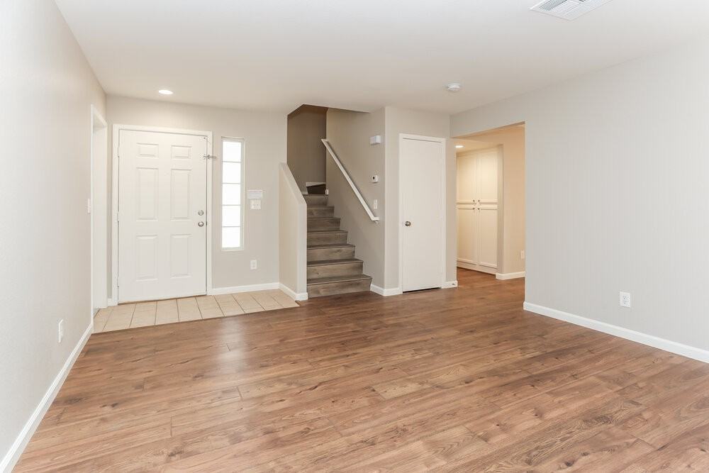 5025 Frozen Springs Ct - Photo 4 of 17