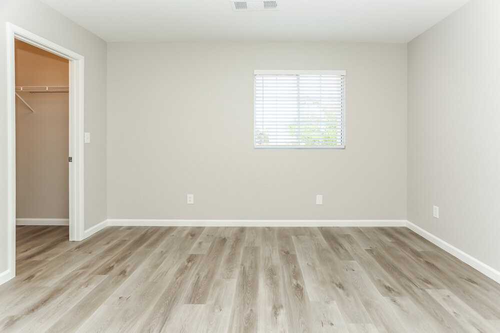 5025 Frozen Springs Ct - Photo 7 of 17
