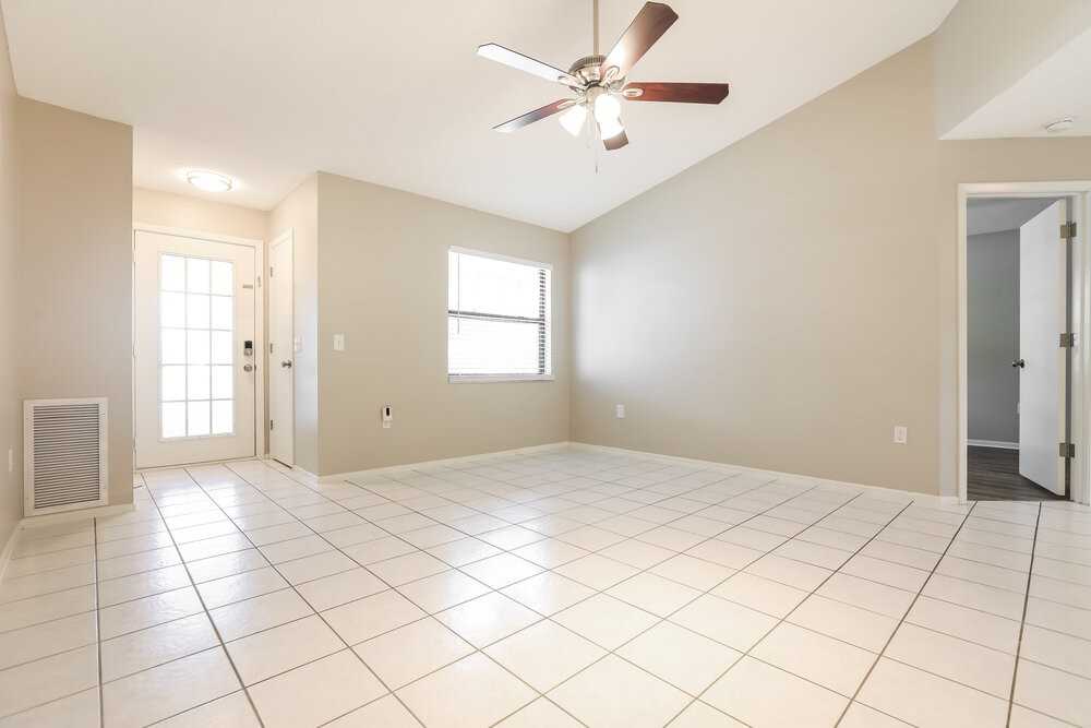 1545 Deer Hollow Blvd - Photo 3 of 16