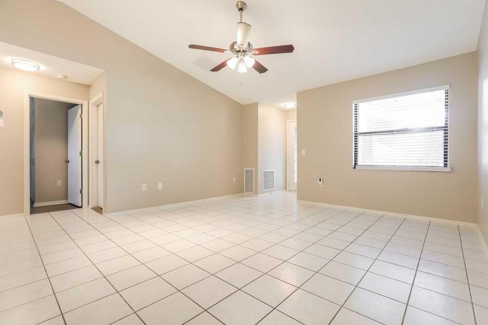 1545 Deer Hollow Blvd - Photo 4 of 16