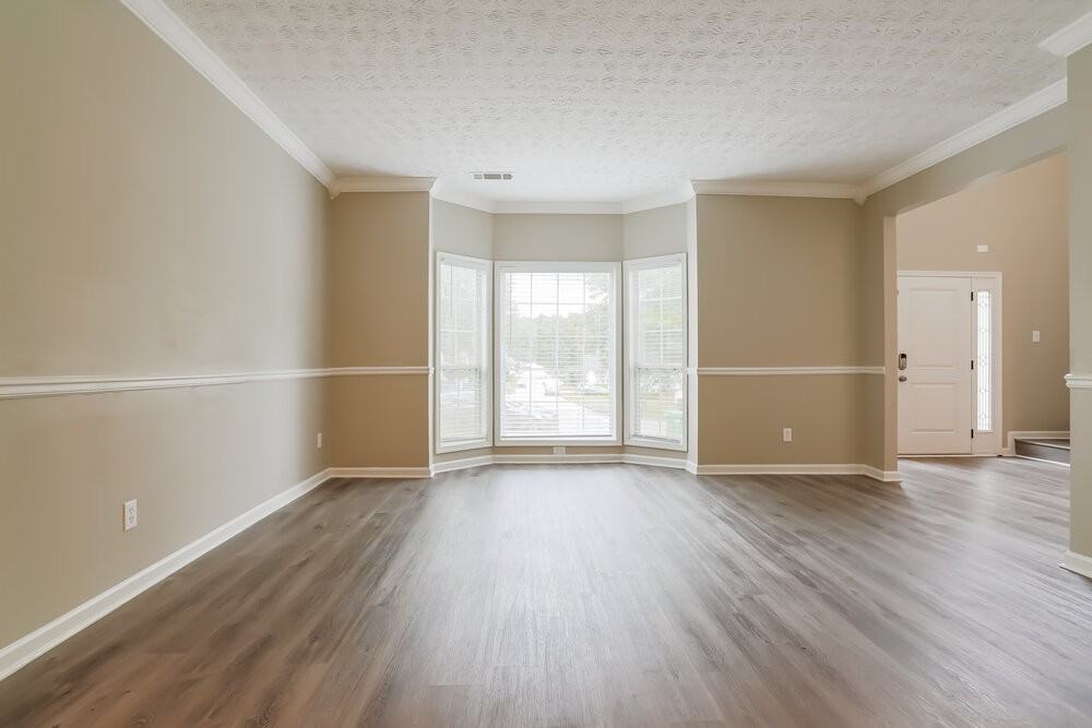 5667 Lake Trce - Photo 4 of 17