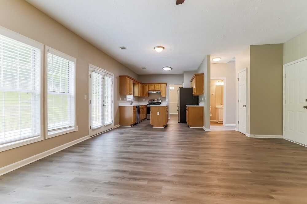 5667 Lake Trce - Photo 6 of 17