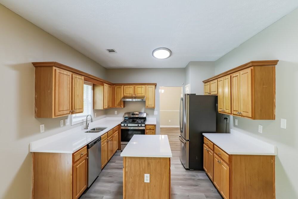 5667 Lake Trce - Photo 7 of 17