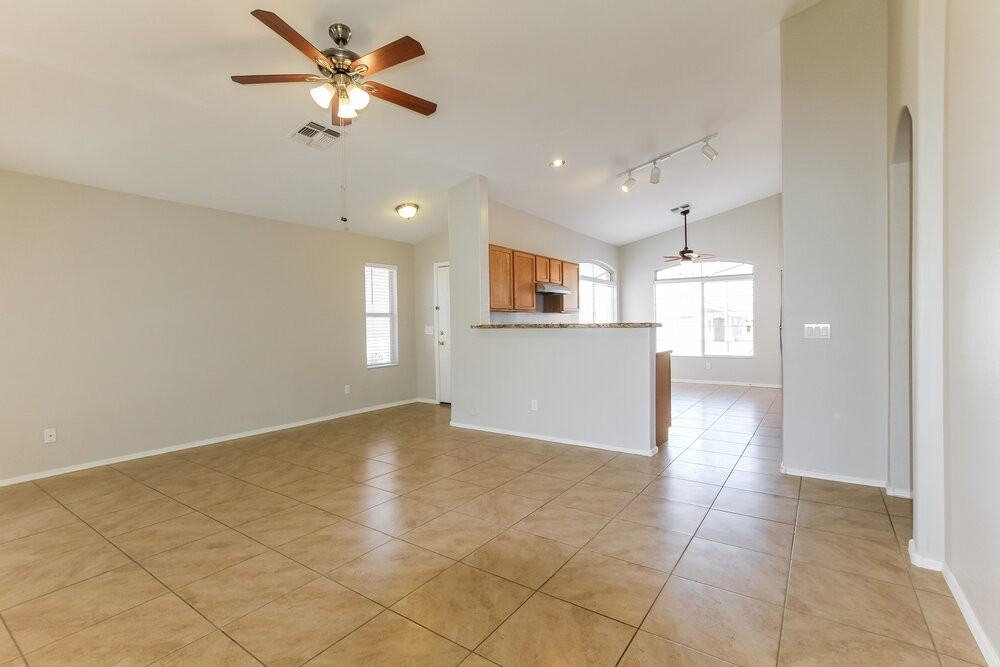 11005 W Frier Dr - Photo 5 of 16