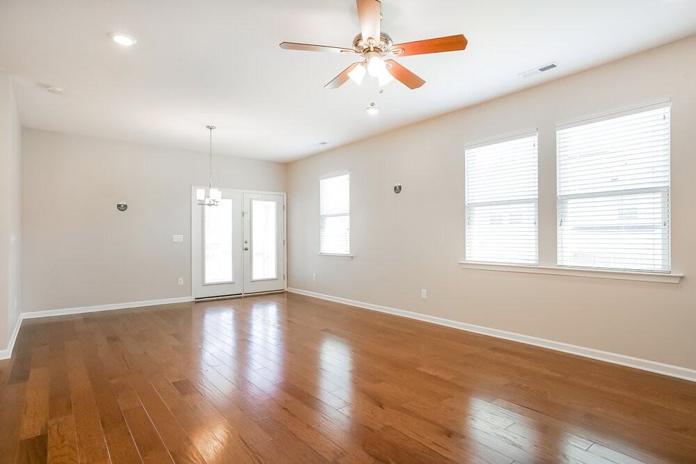 1029 Avondale Dr - Photo 5 of 17