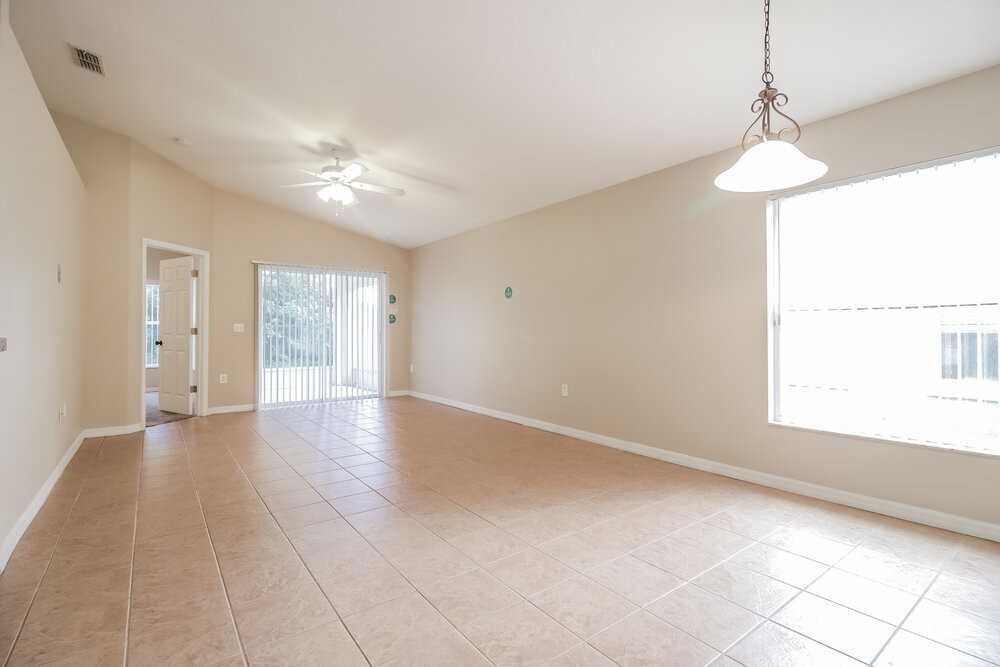 2131 Colonial Woods Blvd - Photo 3 of 16