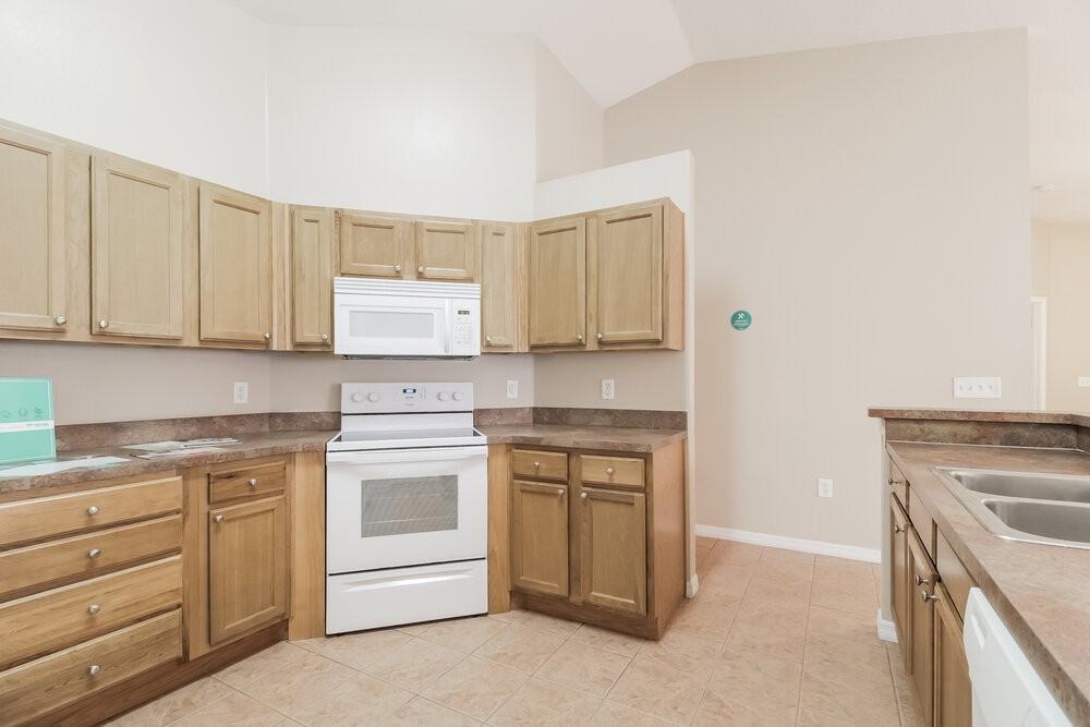 2131 Colonial Woods Blvd - Photo 6 of 16