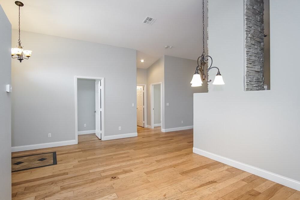 537 Bay Bridge Dr - Photo 4 of 14