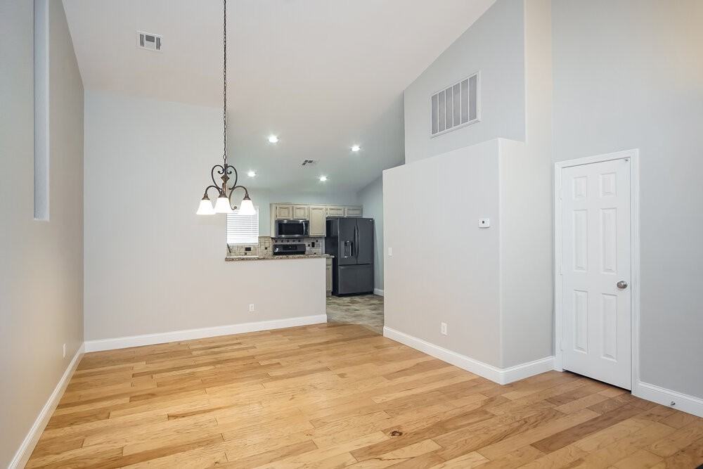 537 Bay Bridge Dr - Photo 6 of 14