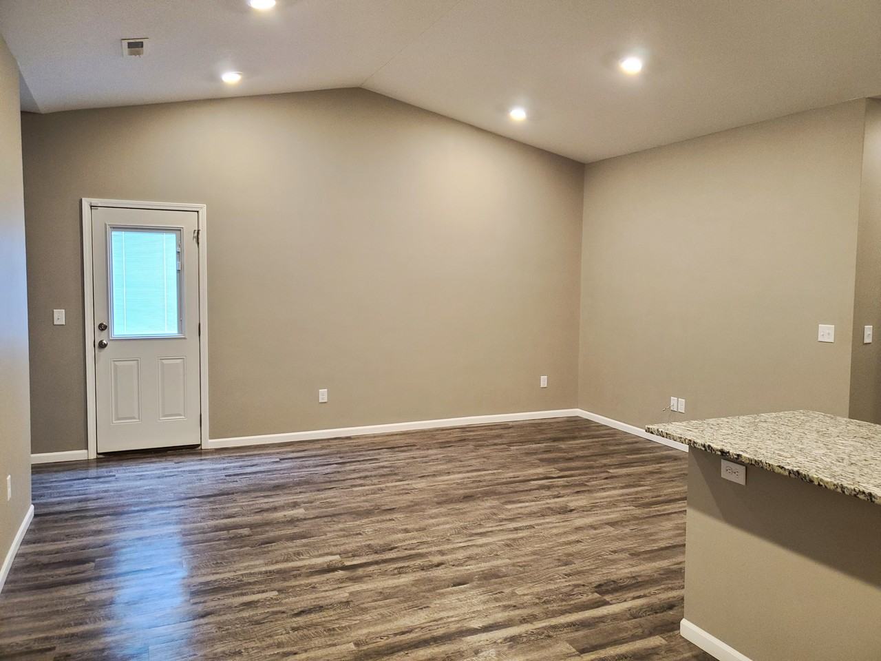 414 S Longbranch Dr - Photo 4 of 21