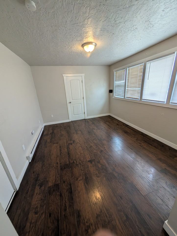 228 Wn, #3 - Photo 2 of 7