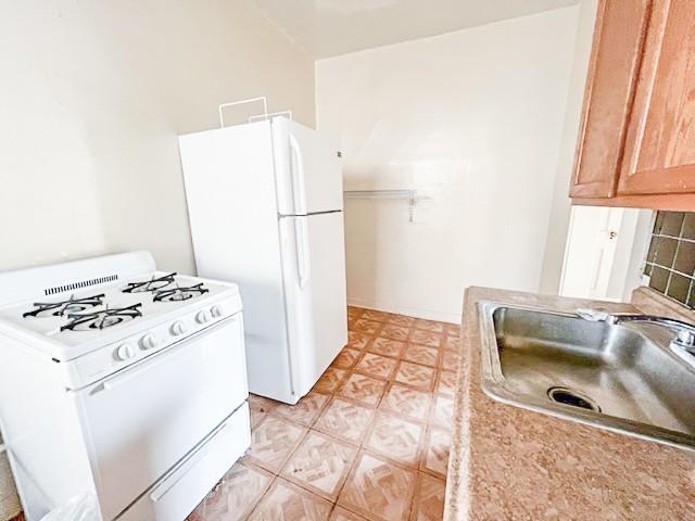 841 W Cornelia Ave #843-3S - Photo 4 of 6