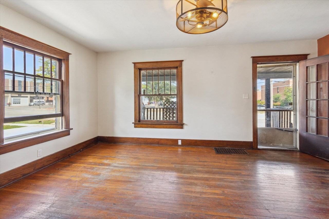 112 E Center St - Photo 2 of 24