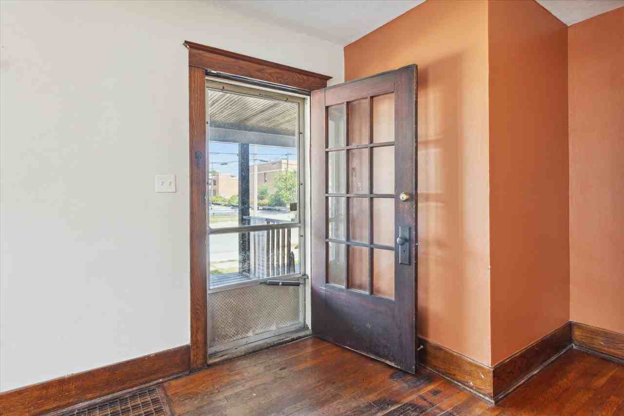 112 E Center St - Photo 4 of 24