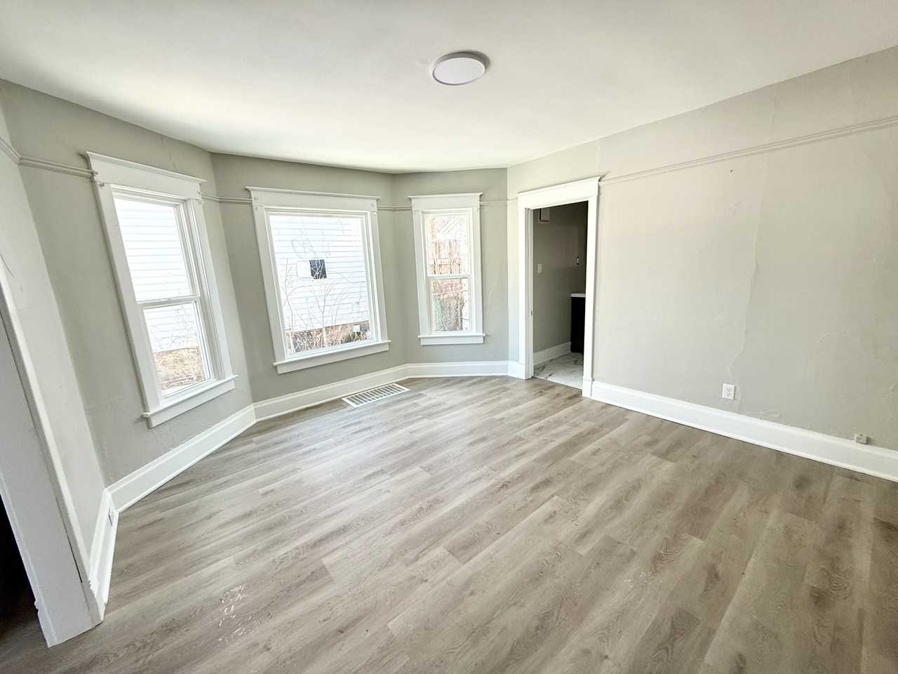 1201 67th St - Photo 2 of 11