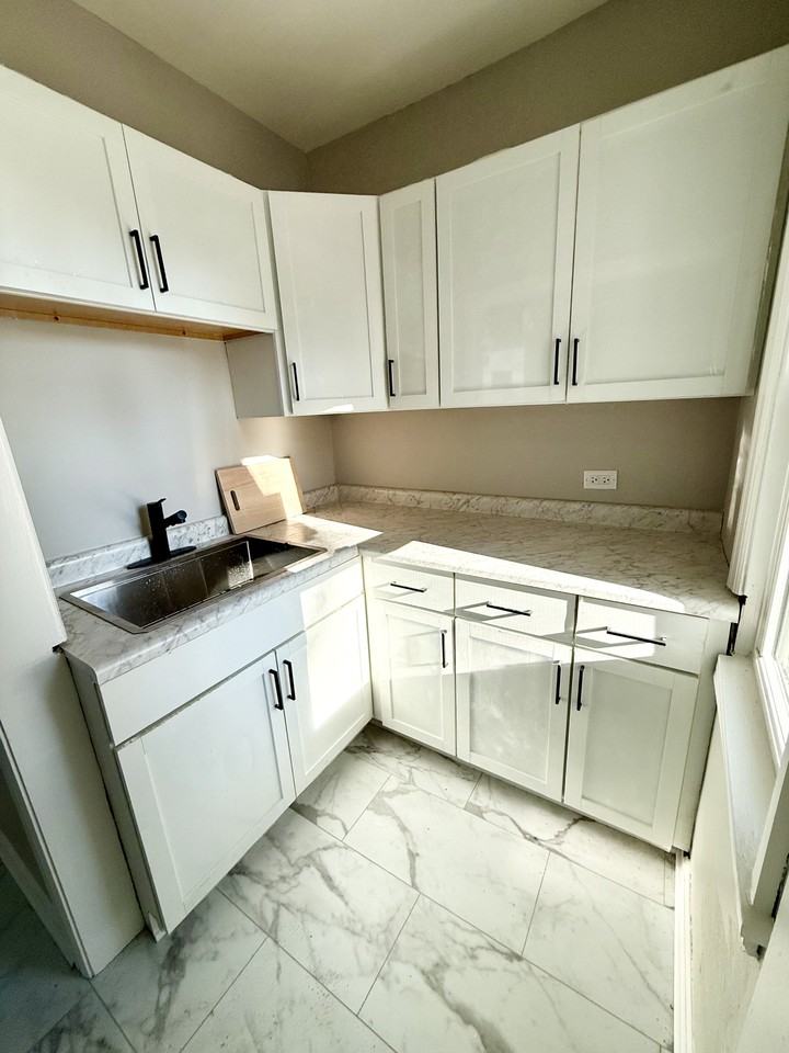 1201 67th St - Photo 3 of 11