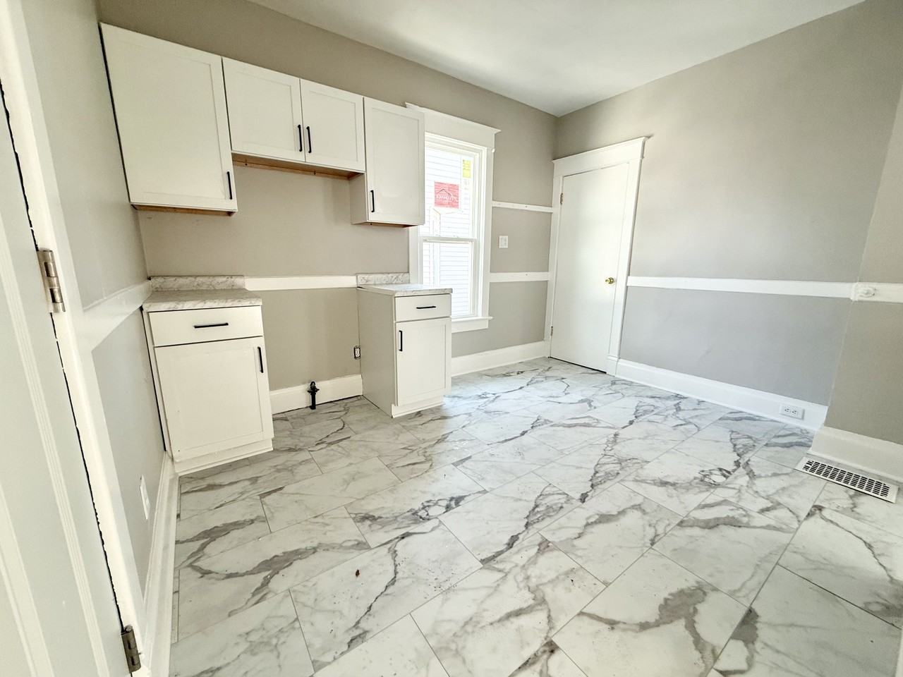 1201 67th St - Photo 5 of 11