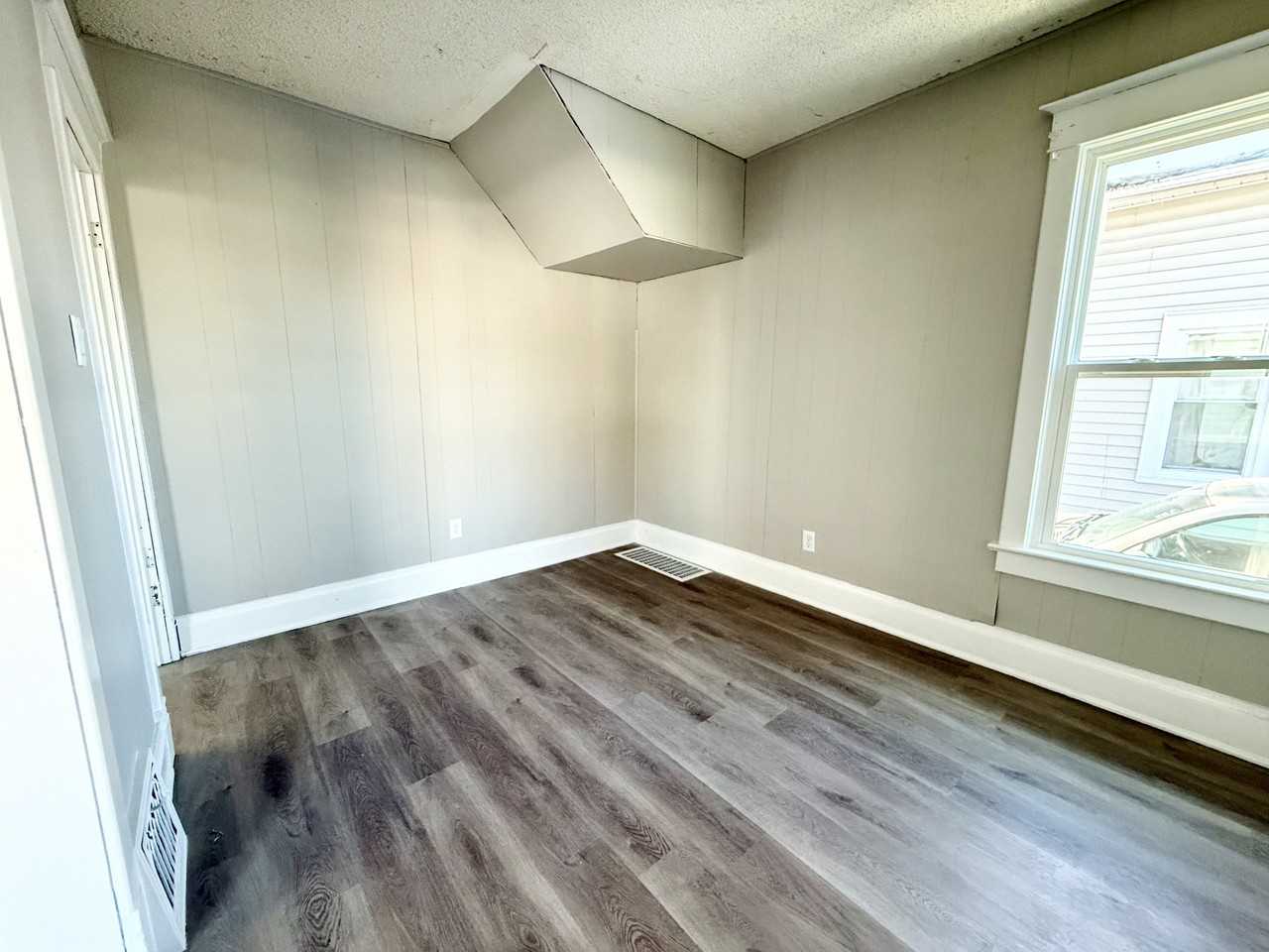 1201 67th St - Photo 6 of 11