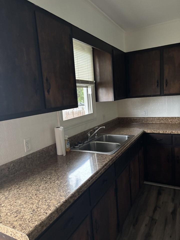 721 Burgis Ave - Photo 4 of 15