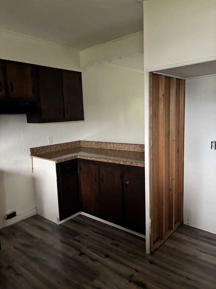 721 Burgis Ave - Photo 5 of 15