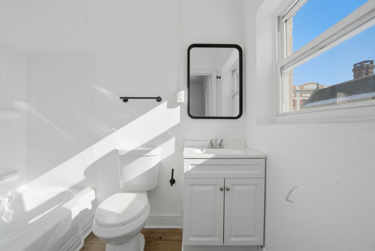 157 W Washington St #205 - Photo 3 of 13