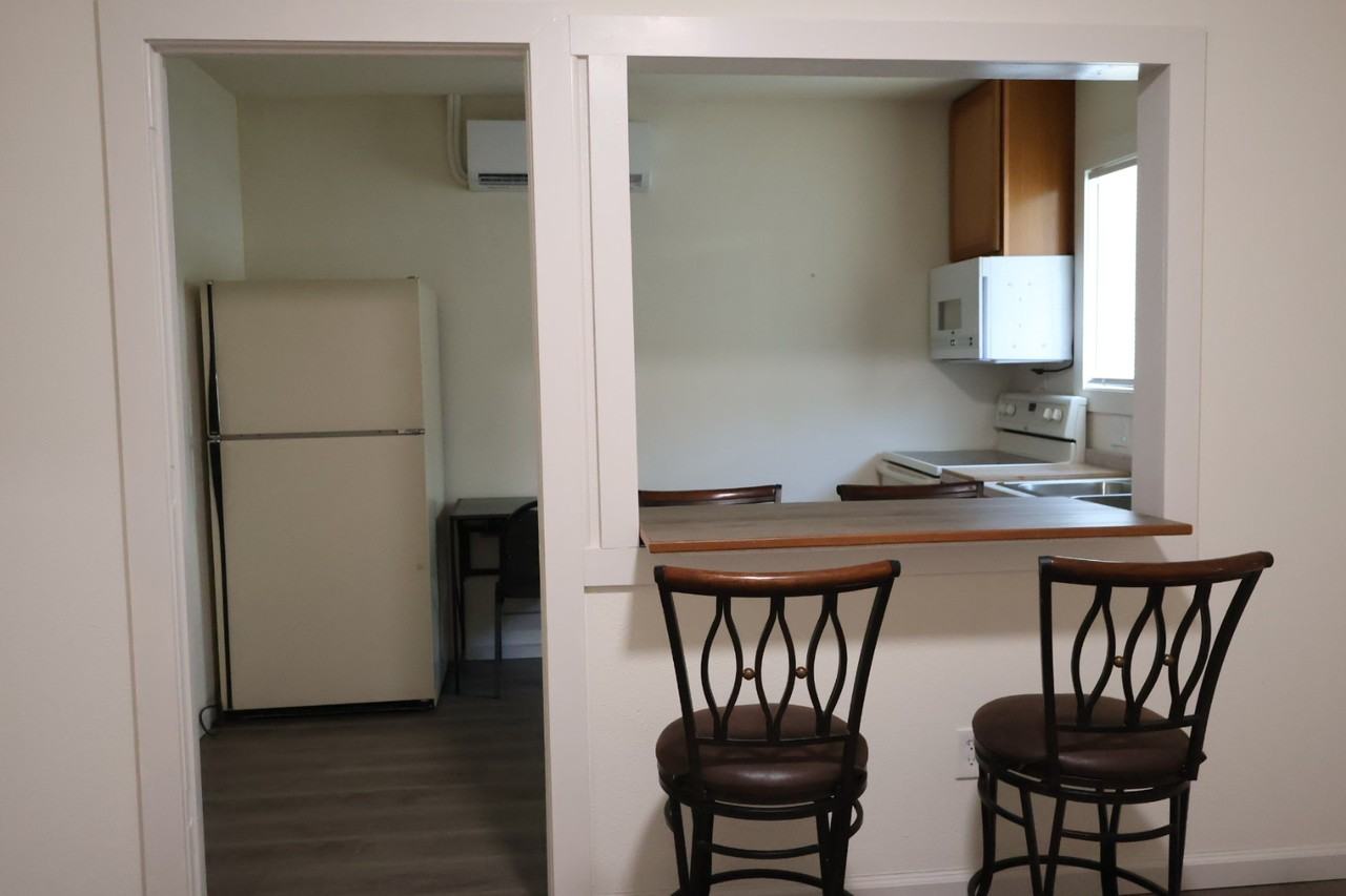 3223 11th Ave - Photo 4 of 9