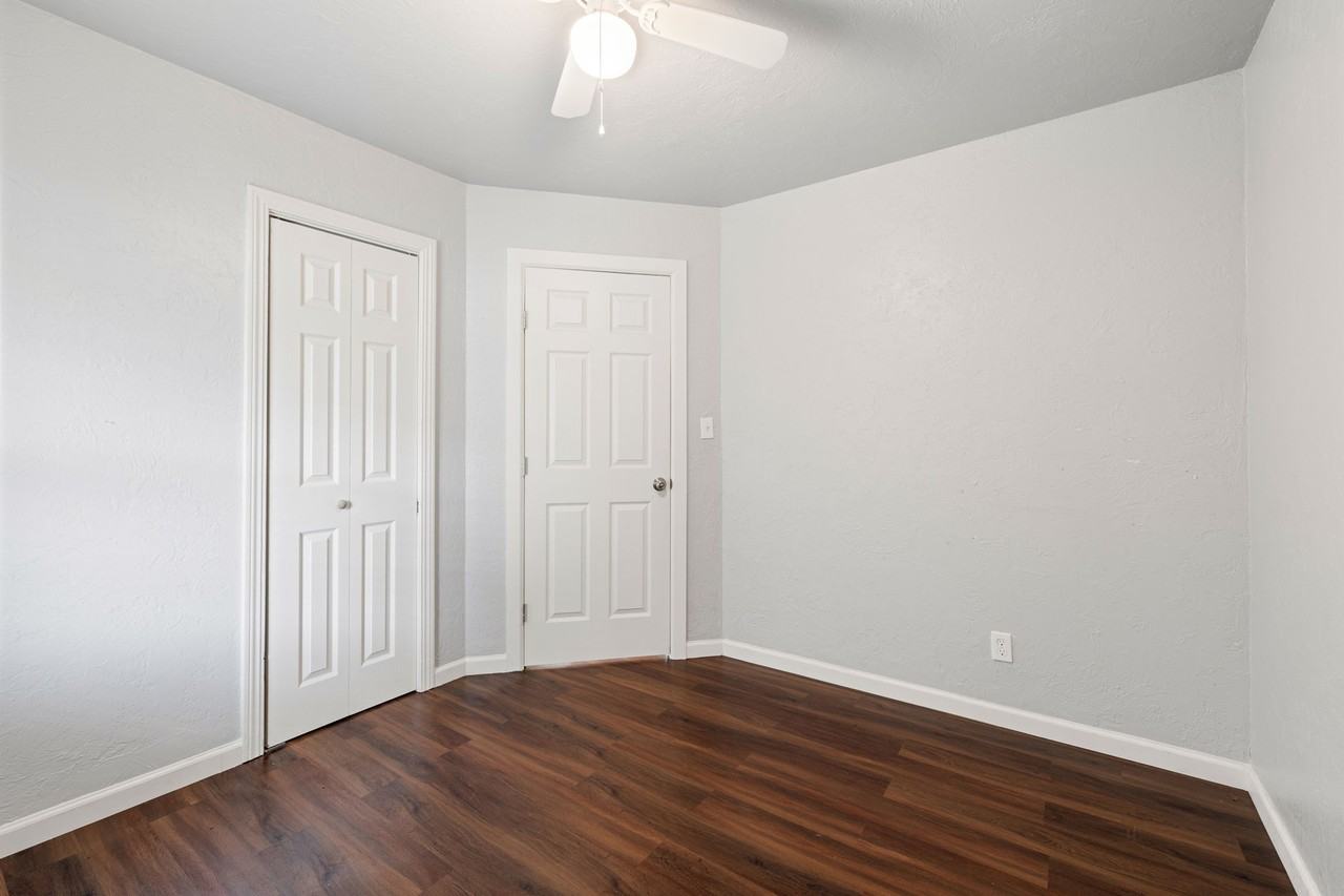 4012 S Hudson Ave - Photo 3 of 30
