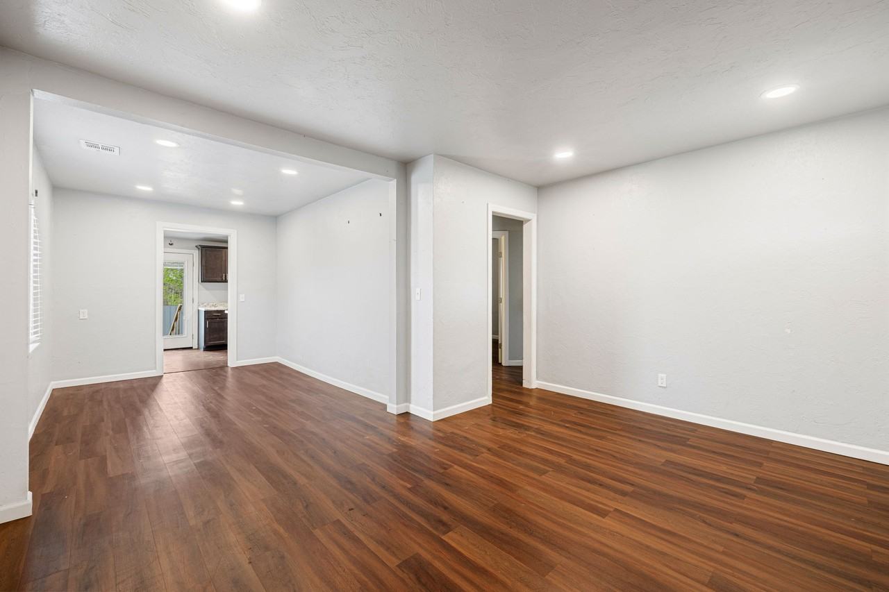 4012 S Hudson Ave - Photo 4 of 30