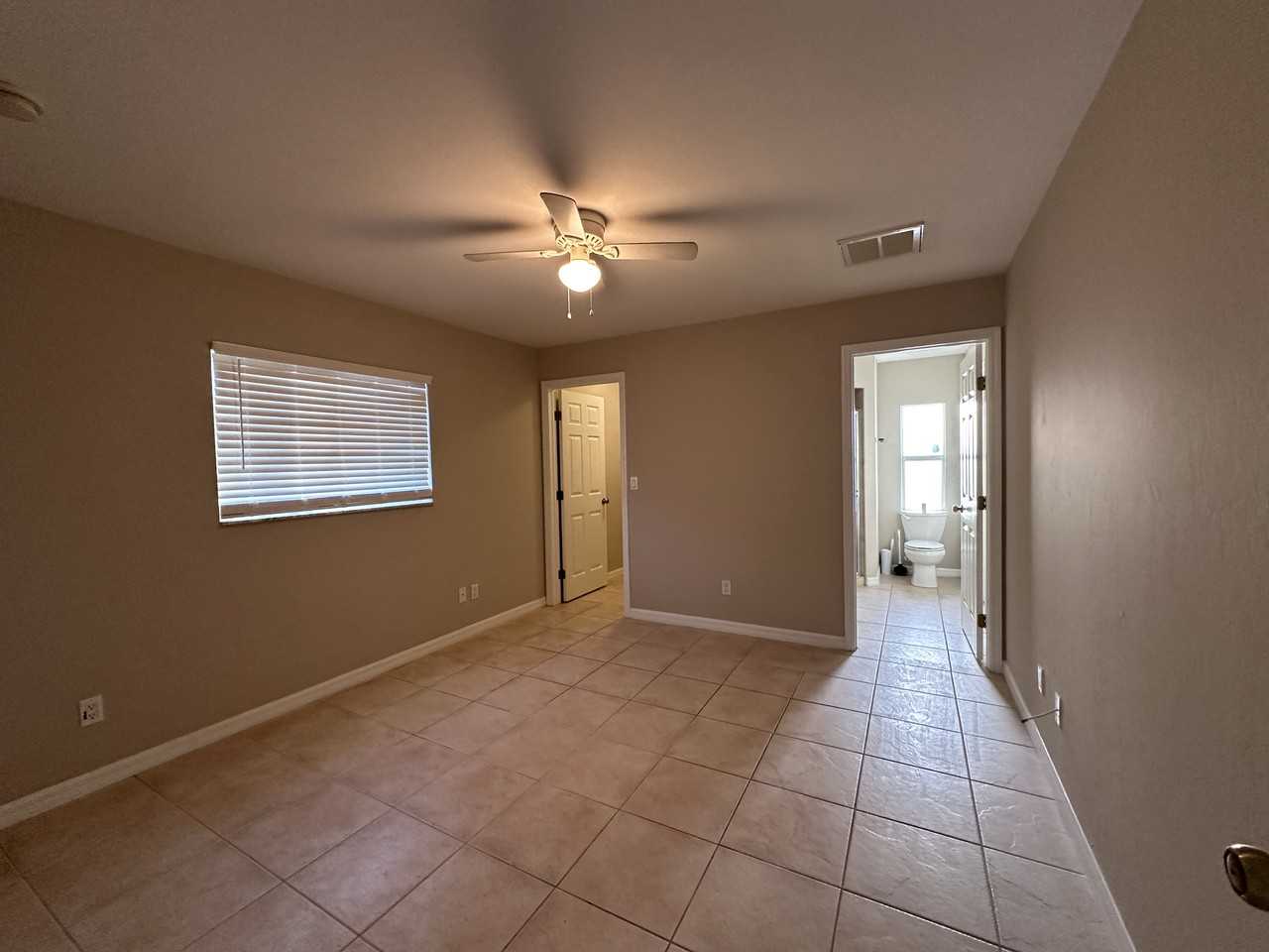 558 Se 5th Ave - Photo 3 of 18