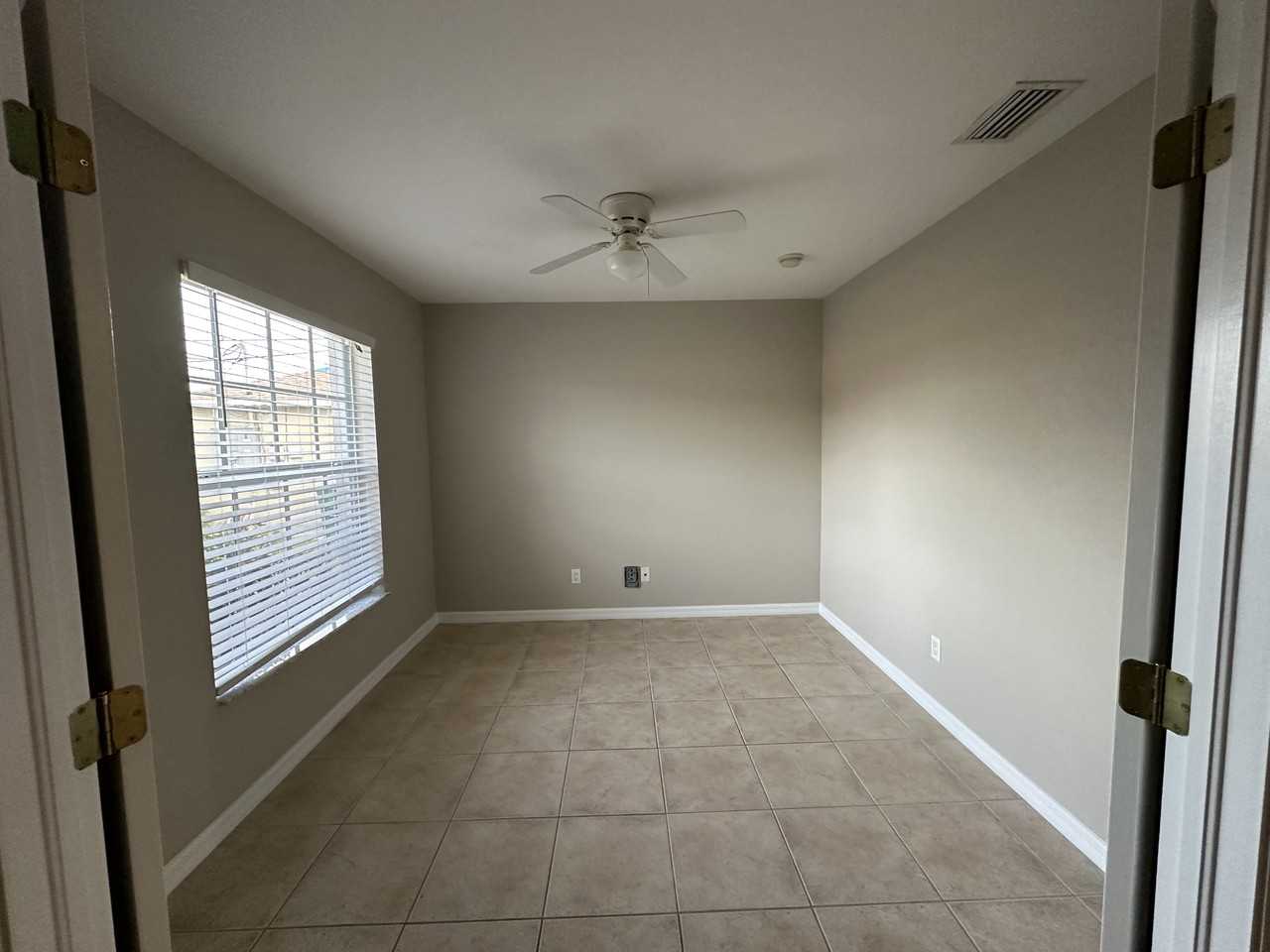 558 Se 5th Ave - Photo 5 of 18