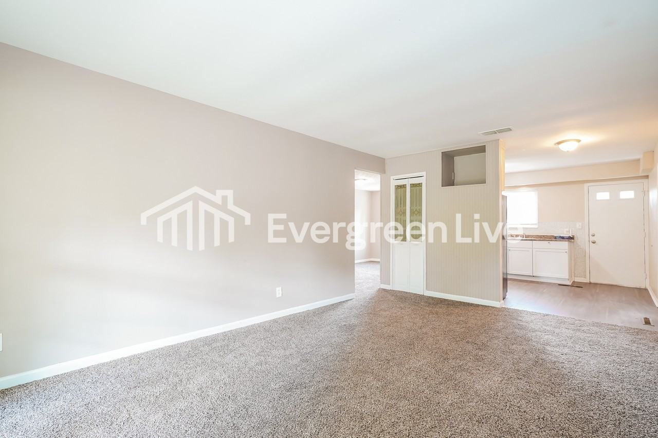 4752 Huxley Ct - Photo 3 of 15