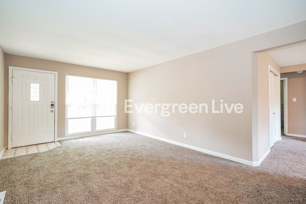 4752 Huxley Ct - Photo 5 of 15