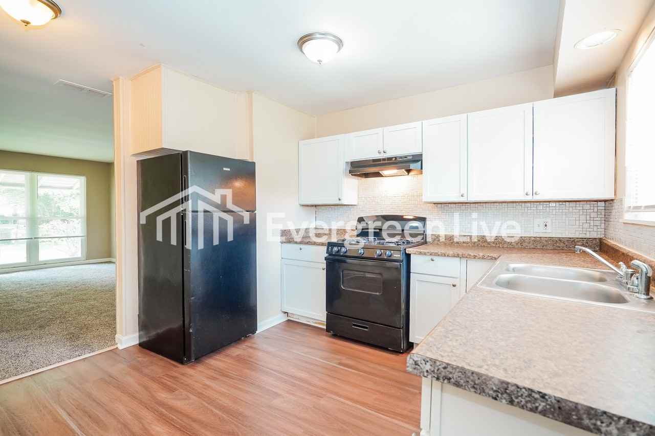 4752 Huxley Ct - Photo 6 of 15