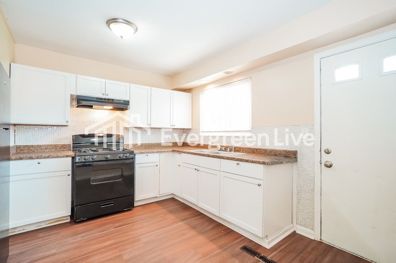 4752 Huxley Ct - Photo 7 of 15