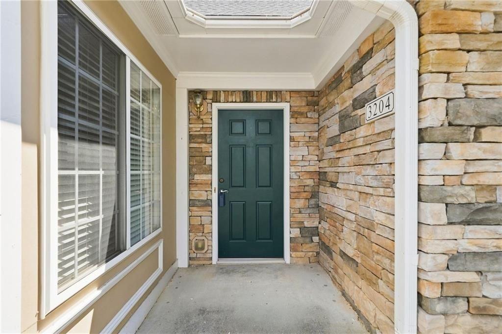 3204 Village Ln - Photo 4 of 48