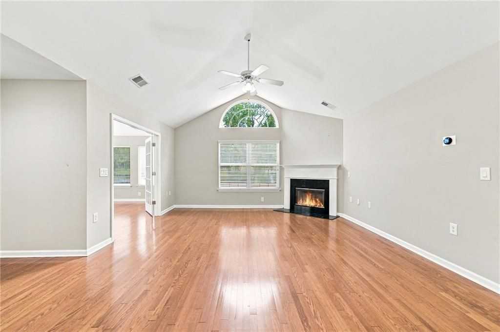 3204 Village Ln - Photo 7 of 48
