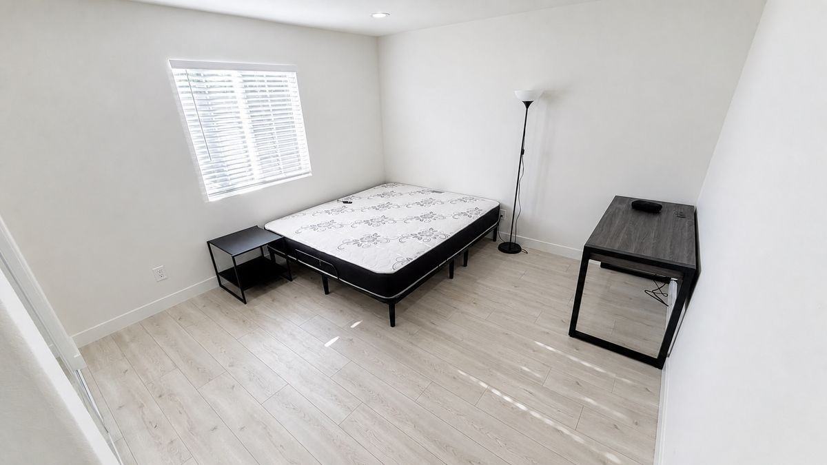305 N College St - Photo 3 of 17